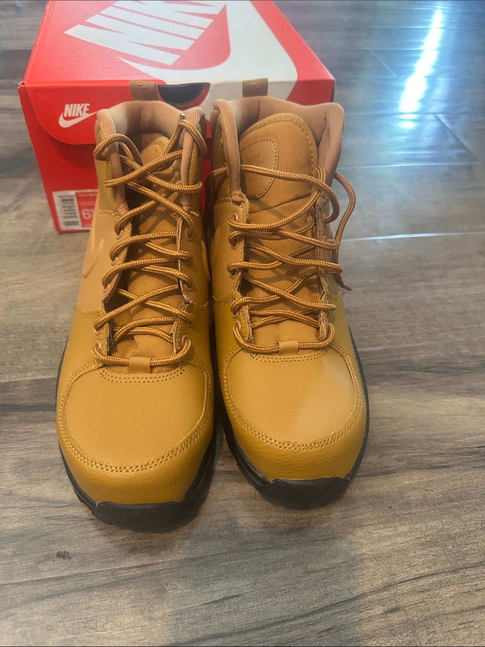 Nike Big Kids Manoa Boot size 6.5 new